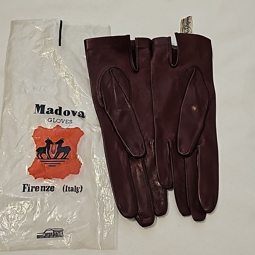 - NWT Italian leather handmade gloves, chic, basic, staple, classic, size 7